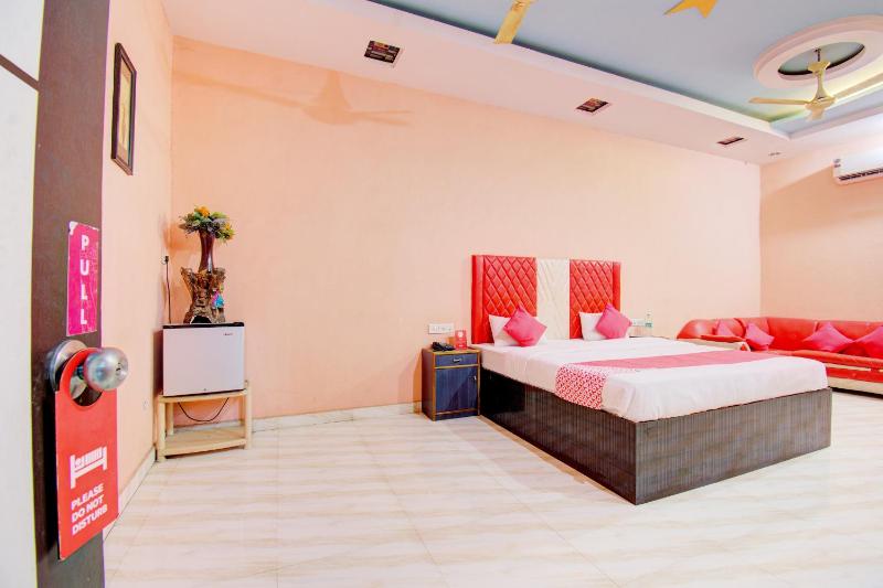 6 CR Hotel Lucky Star CENTRAL BUS STOP - image 10