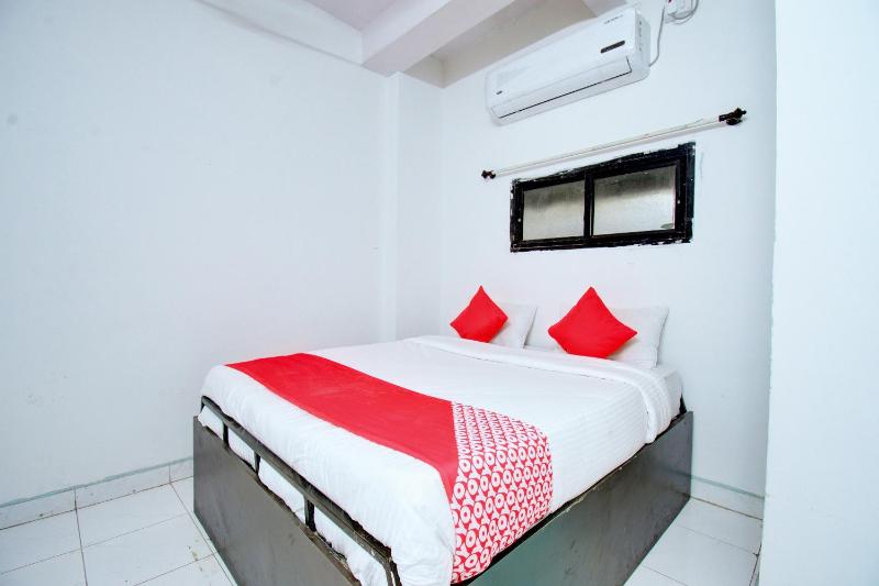 6 CR Hotel Lucky Star CENTRAL BUS STOP - image 8