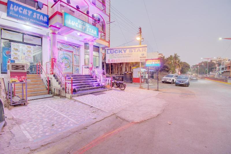 6 CR Hotel Lucky Star CENTRAL BUS STOP - image 1