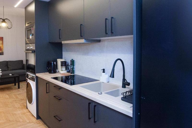 Urban 2 Bd Home in Vibrant Galatsi - image 15