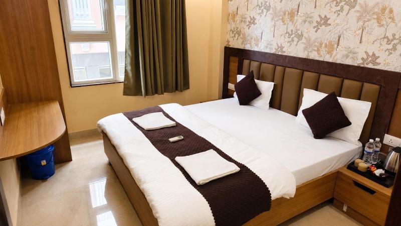 Hari Niwaas Guest House By VM Stays near Ghat and temple - image 14