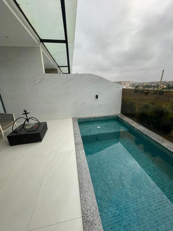 Room View boutique - image 10