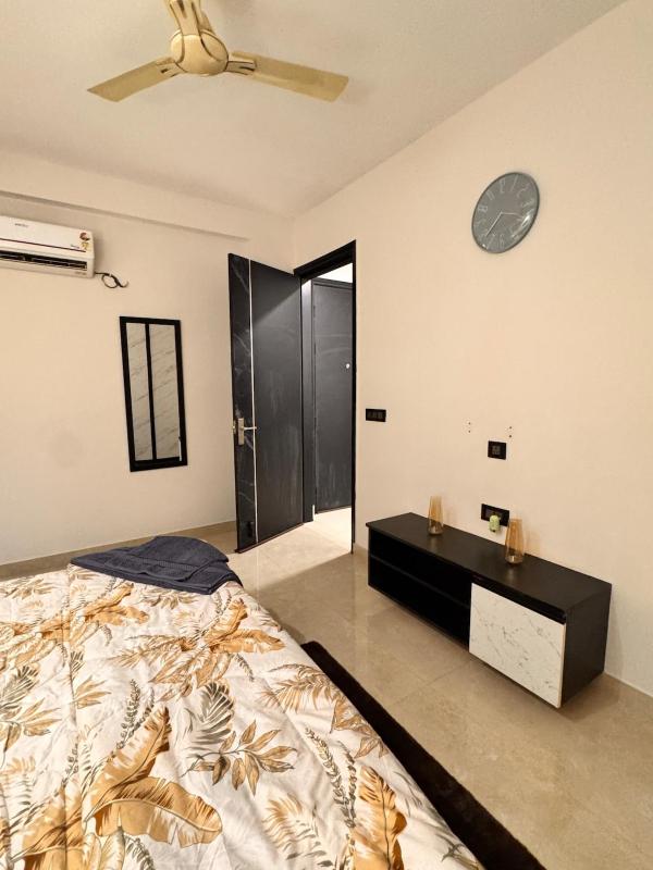 Luxury 1BHK Near Cyber City - image 14