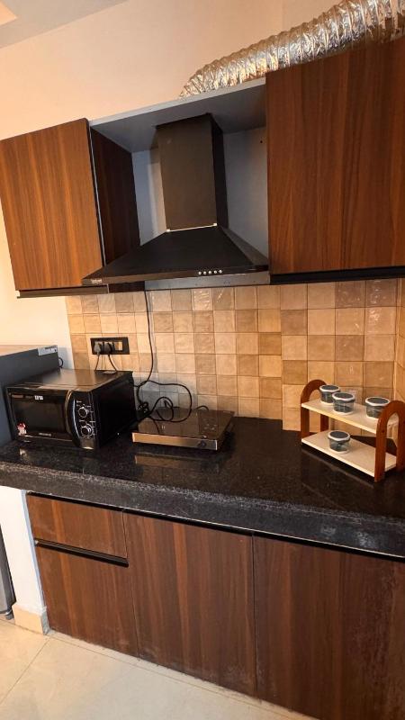 Luxury 1BHK Near Cyber City - image 2