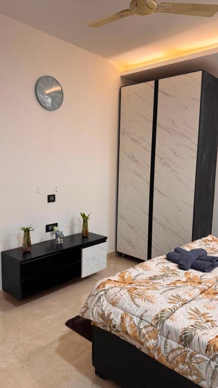 Luxury 1BHK Near Cyber City - image 13