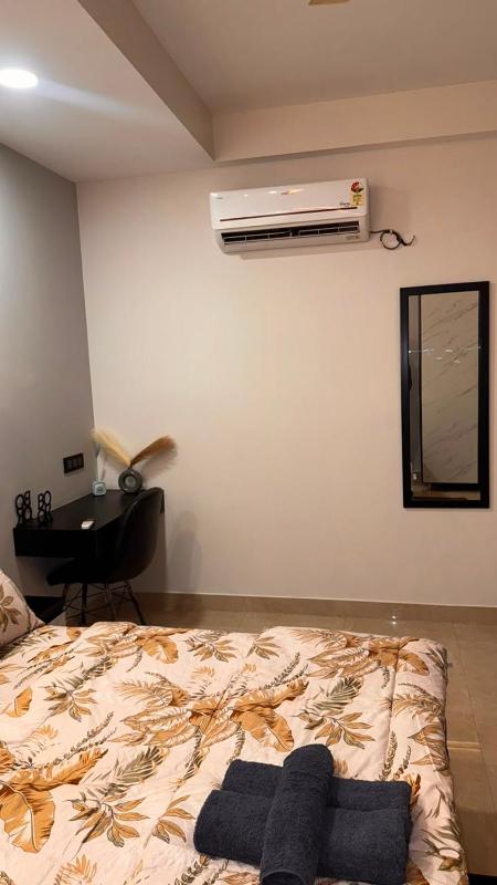 Luxury 1BHK Near Cyber City - image 9