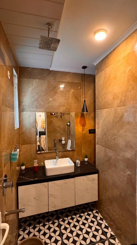 Luxury 1BHK Near Cyber City - image 11
