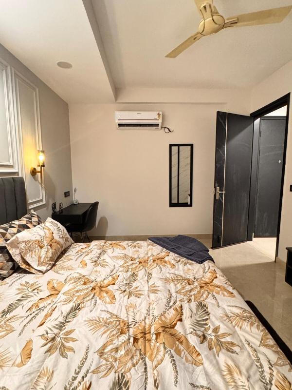 Luxury 1BHK Near Cyber City - image 6