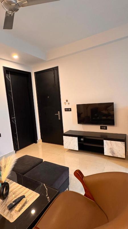 Luxury 1BHK Near Cyber City - image 8