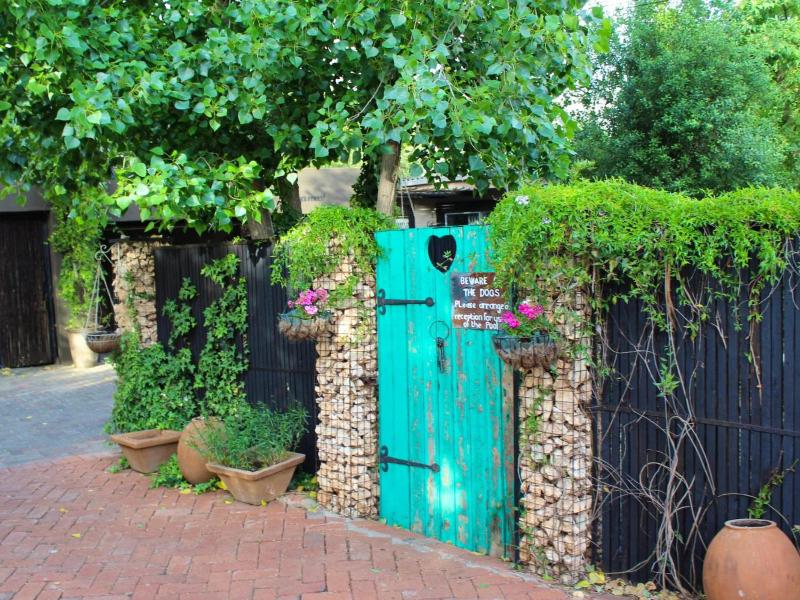 Cottonwood Guesthouse Bloemfontein - image 10