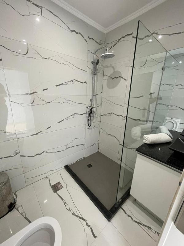 Room View boutique - image 5