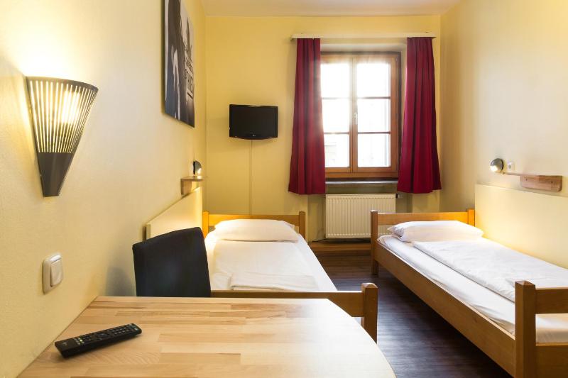Twin Room with Shared Bathroom image 4