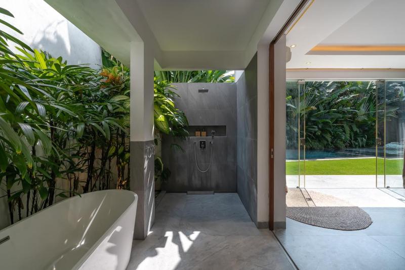 The Jendela House - Luxury 5BR Canggu Villa with Sauna Jacuzzi and Rooftop - image 19