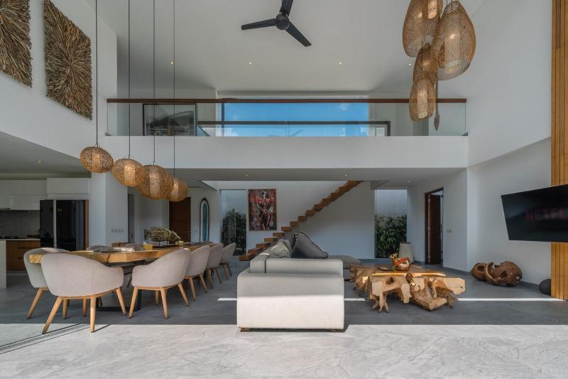 The Jendela House - Luxury 5BR Canggu Villa with Sauna Jacuzzi and Rooftop - image 32