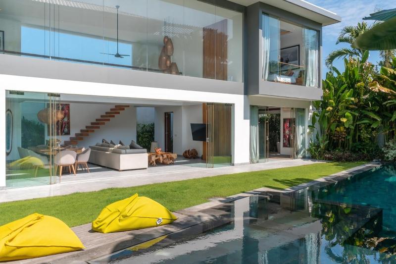 The Jendela House - Luxury 5BR Canggu Villa with Sauna Jacuzzi and Rooftop - image 44