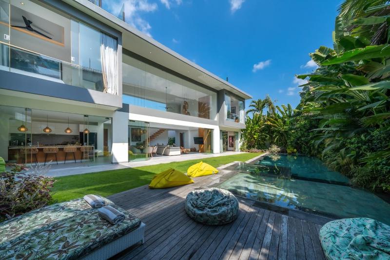The Jendela House - Luxury 5BR Canggu Villa with Sauna Jacuzzi and Rooftop - image 13