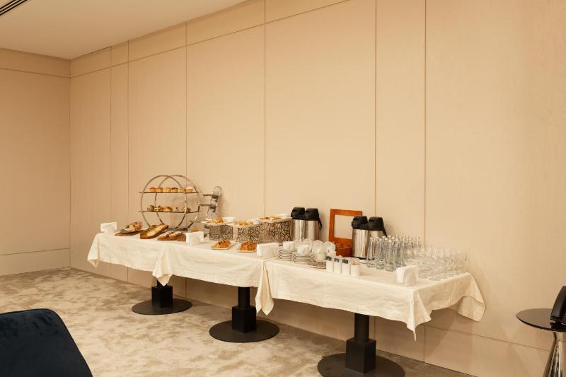 Grand Bloom Hotel - image 8