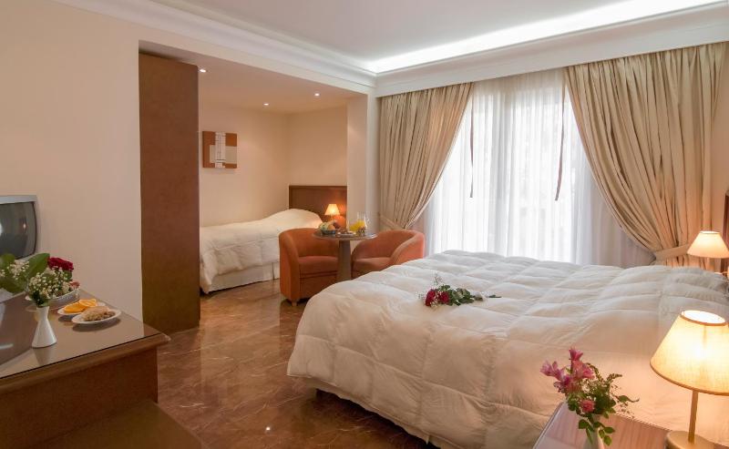 Superior Triple Room image 3