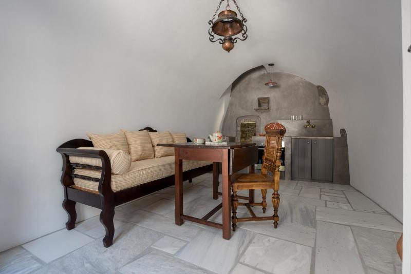 Senior Cave Apartment with Outdoor Jacuzzi image 2