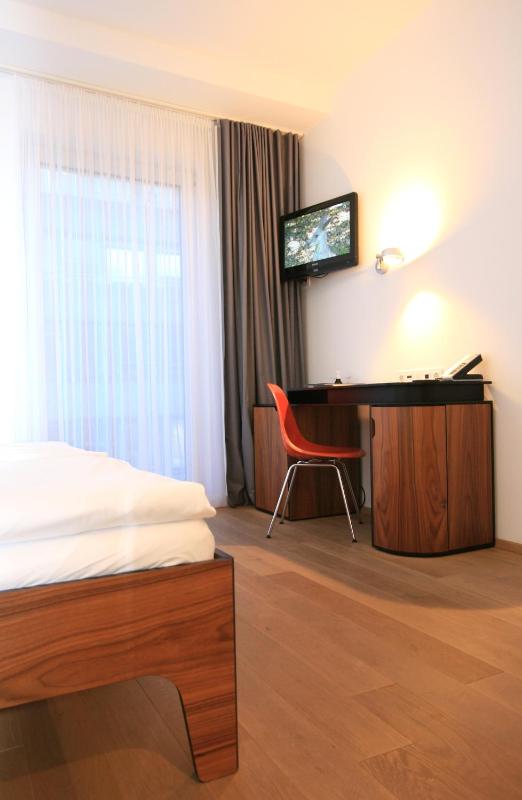 Double or Twin Room image 4