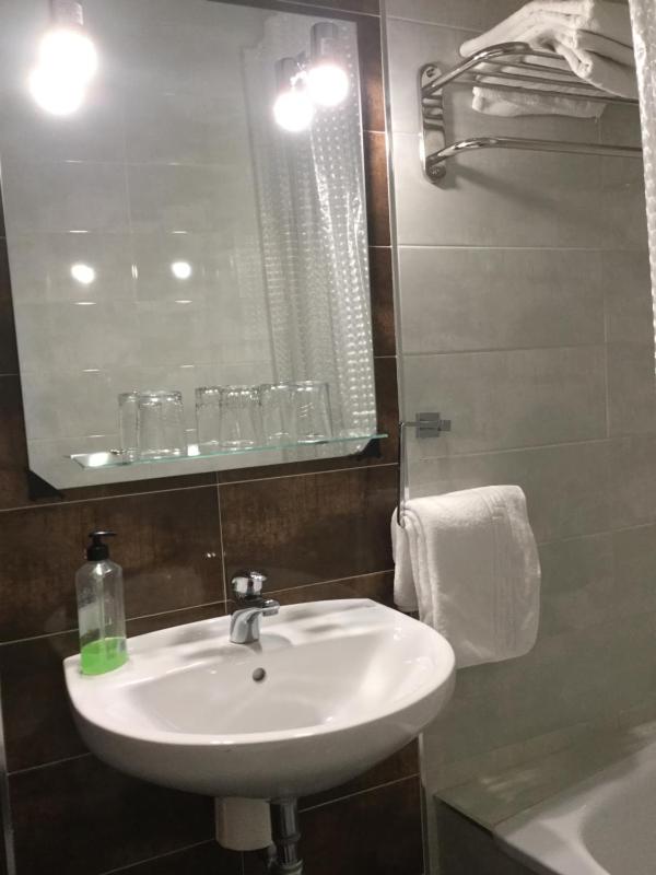 Triple Room with Private Bathroom image 3