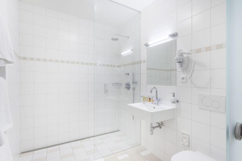 Luxury Apartment with Street View  image 3