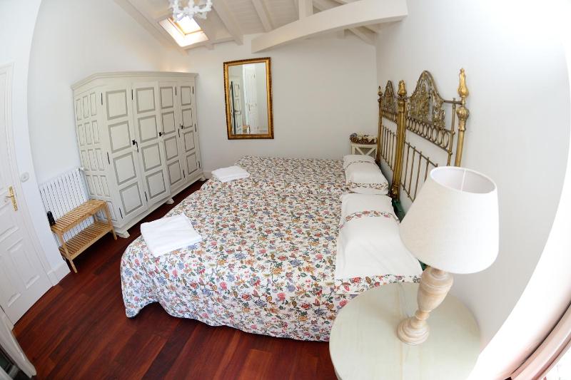 Deluxe Room image 2
