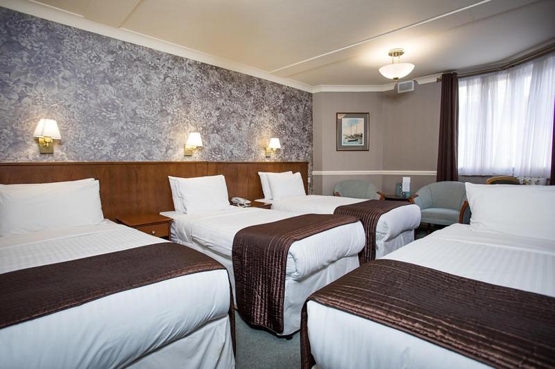 Quadruple Room image 3