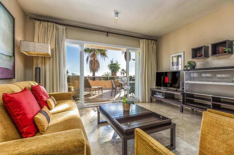 Private Jacuzzi Pool & Terrace Near Beach - image 22