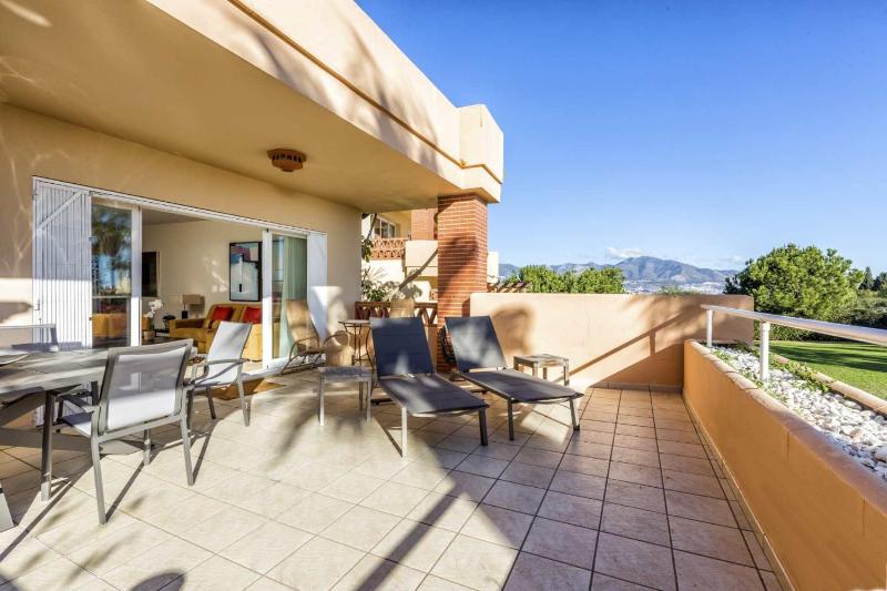 Private Jacuzzi Pool & Terrace Near Beach - image 5