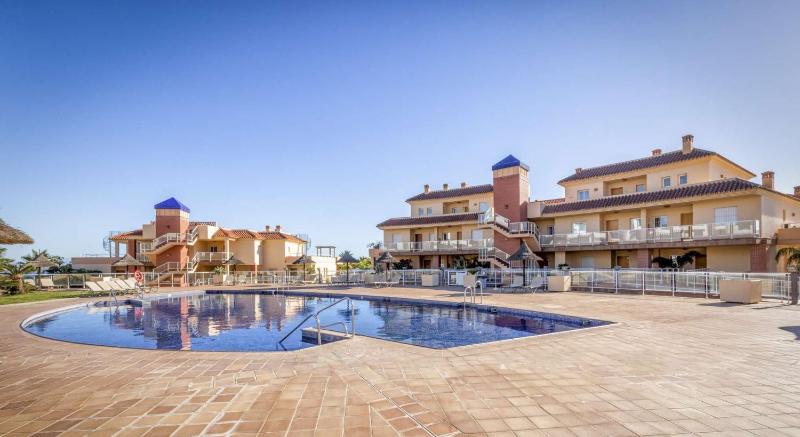 Private Jacuzzi Pool & Terrace Near Beach - image 19