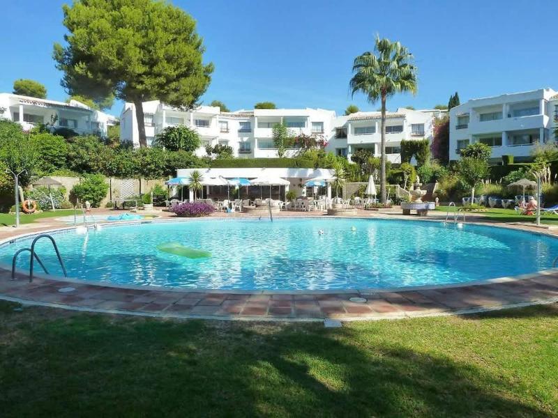 Ground Floor Apt with Pool & Garden Access - image 30