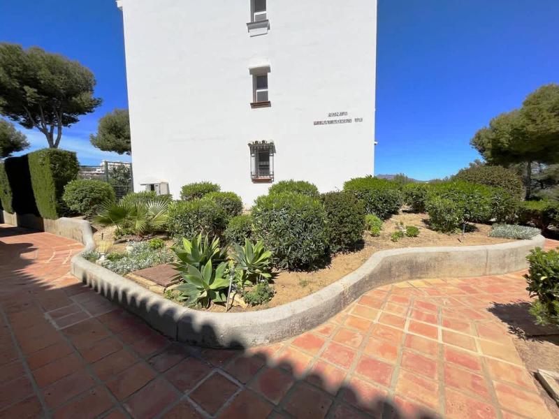 Ground Floor Apt with Pool & Garden Access - image 6