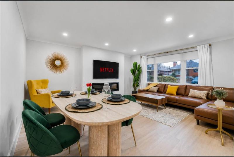 Downtown luxury house close to the nature - image 10