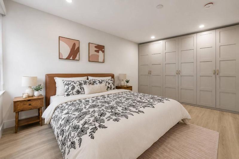 Downtown luxury house close to the nature - image 12