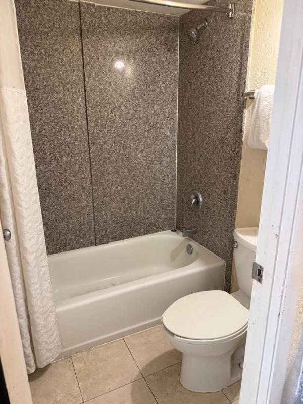 Economy Inn Jax-OP - image 11