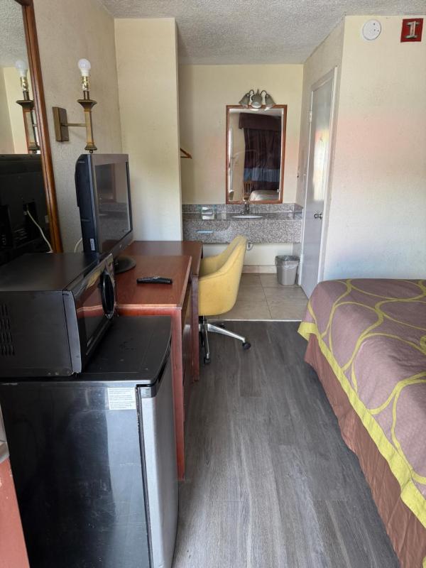 Economy Inn Jax-OP - image 25