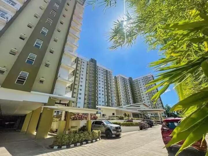 Alba 1BR for 8 Mesaverte | Near SM Ayala Gaisano - image 17