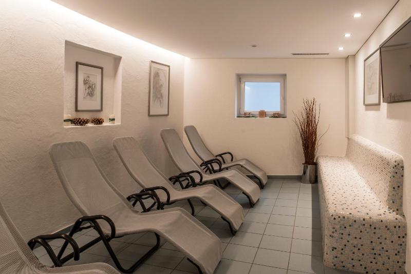 One-Bedroom Apartment image 3