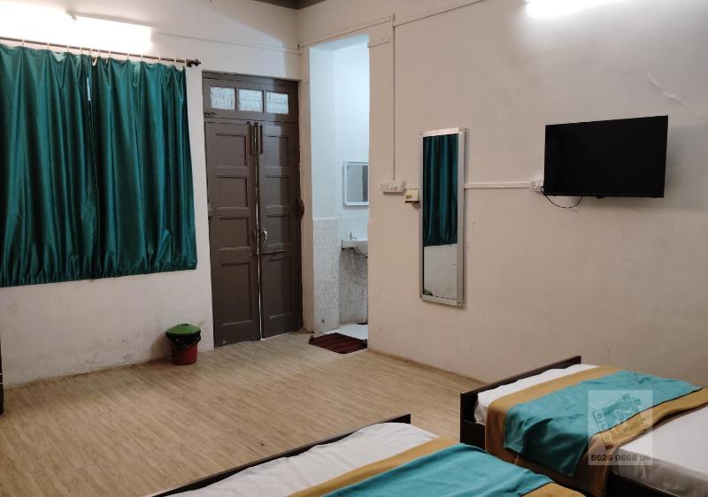 6 CR Hotel Lucky Star CENTRAL BUS STOP - image 13