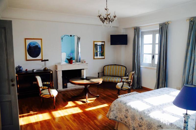 Deluxe Quadruple Room image 1