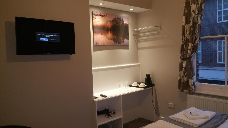 Double Room with Private Bathroom image 3