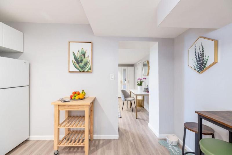 Private Pet Friendly Avenues Suite- of Downtown SLC - image 15