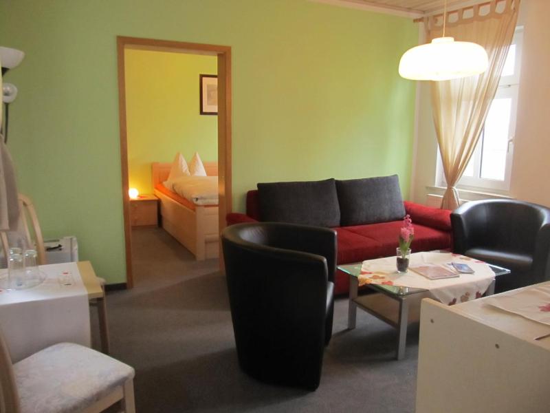 Large Family Room (6 Adults) image 4