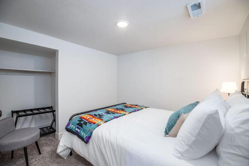 Cottage on Main - Only Minutes to Downtown SLC - image 5