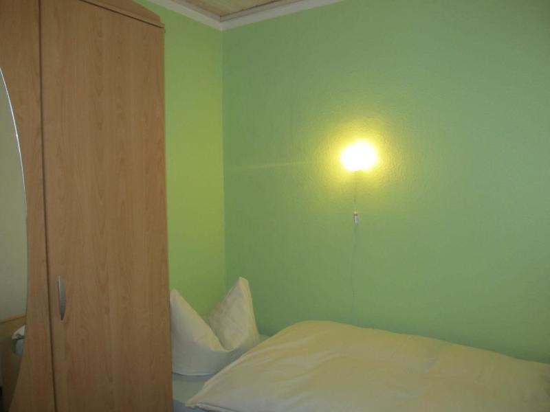 Small Family Room (5 Adults) image 4