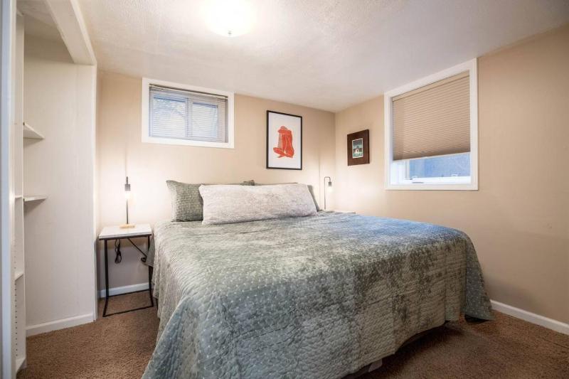 Sugar House Basecamp - 30 Minutes to Ski Resorts - image 22