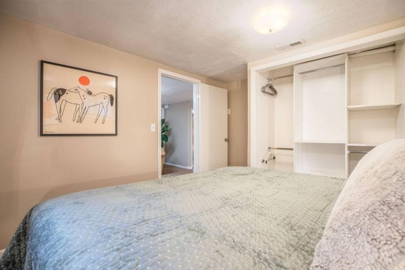 Sugar House Basecamp - 30 Minutes to Ski Resorts - image 27