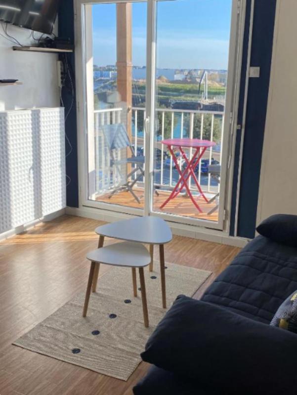 Mezzanine studio with balcony in Les Sables - image 4