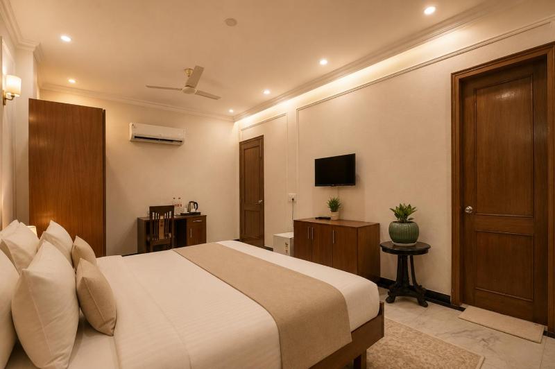 Hotel Heaven Silk 108 Near Galleria Market & Phase I Metro - image 4